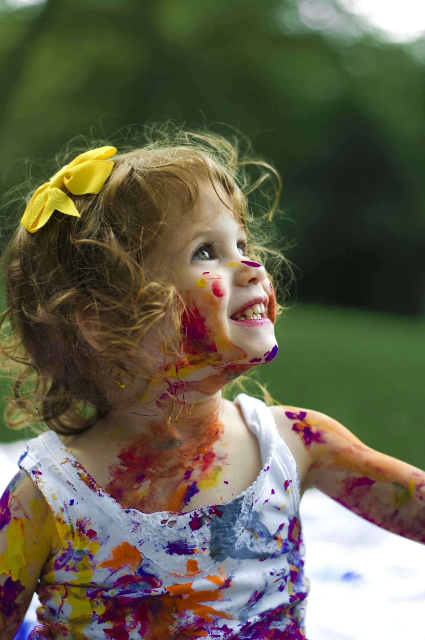 How To Keep Kids Calm On Travel Days Without Handing Over Screens