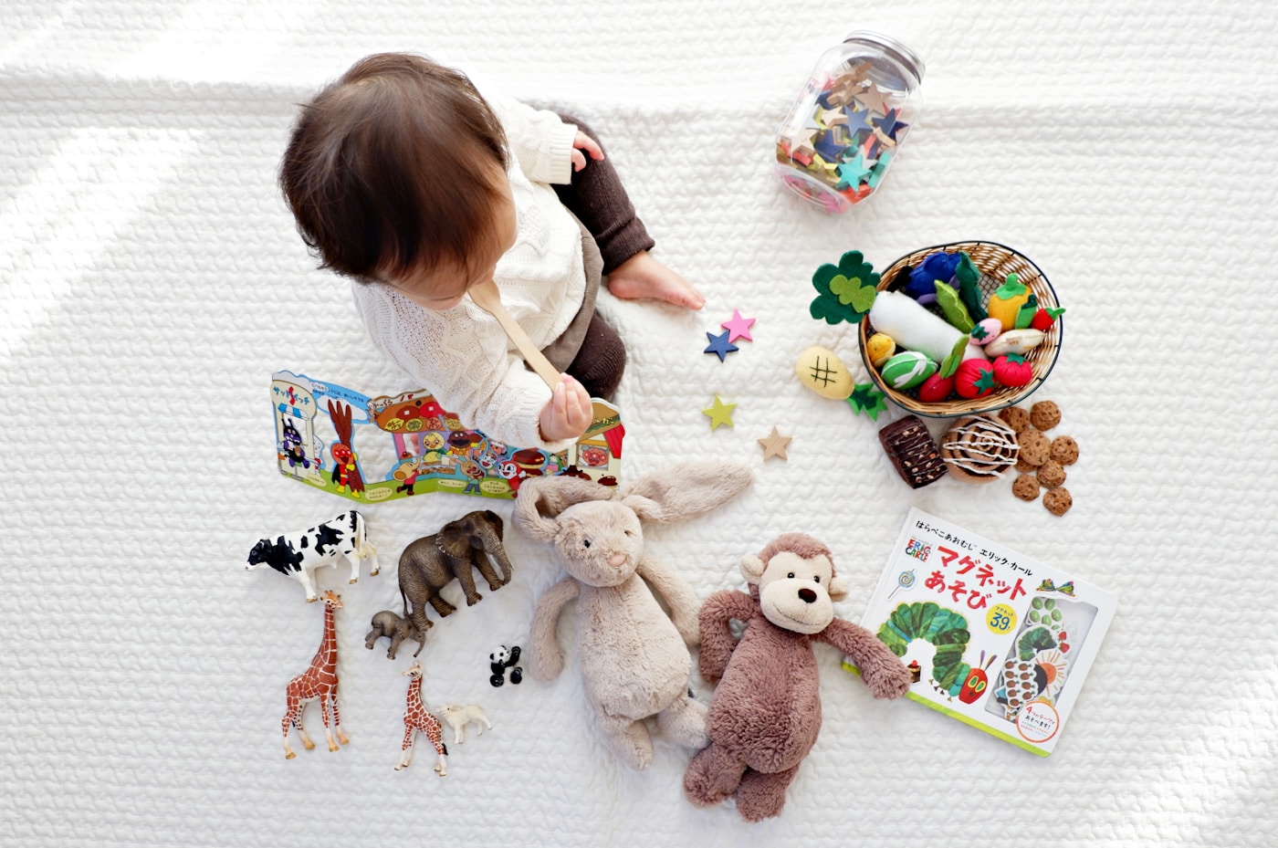 How To Keep Kids Calm On Travel Days Without Handing Over Screens